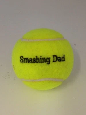 PRICE OF BATH "Einfarbiger Tennisball bedruckt mit ""Smashing Dad"""