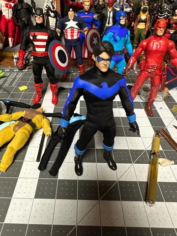 Mezco one 12 nightwing suit 2.0 Dark Blue And Metallic Blue Options Cover