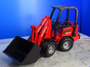 Brother 1:16 Schäffer 2630 pista de patio con pala excelente estado - Imagen 1 de 4