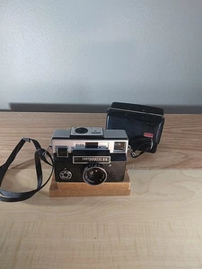 Cámara fotográfica Kodak Instamatic 814 126 mm de colección con estuche Kodak de tapa dura SIN PROBAR - Imagen 1 de 21