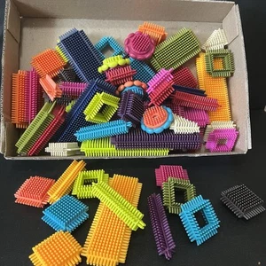 Bristle Blocks Lot Pieces Wheels Circles Flowers Building Educational - Picture 1 of 3