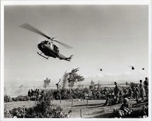 BELL UH-1B HELICOPTER VIETNAM OPERATION BAKER DUC PHO ORIGINAL US ARMY PHOTO - Picture 1 of 2