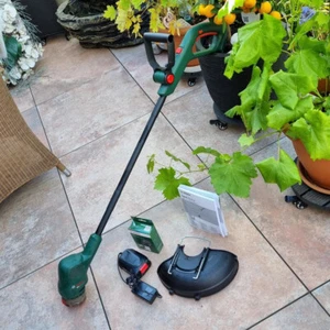 Bosch Akku Rasentrimmer Easy Grass Cut, Schnittkreis 23 cm - Bild 1 von 5