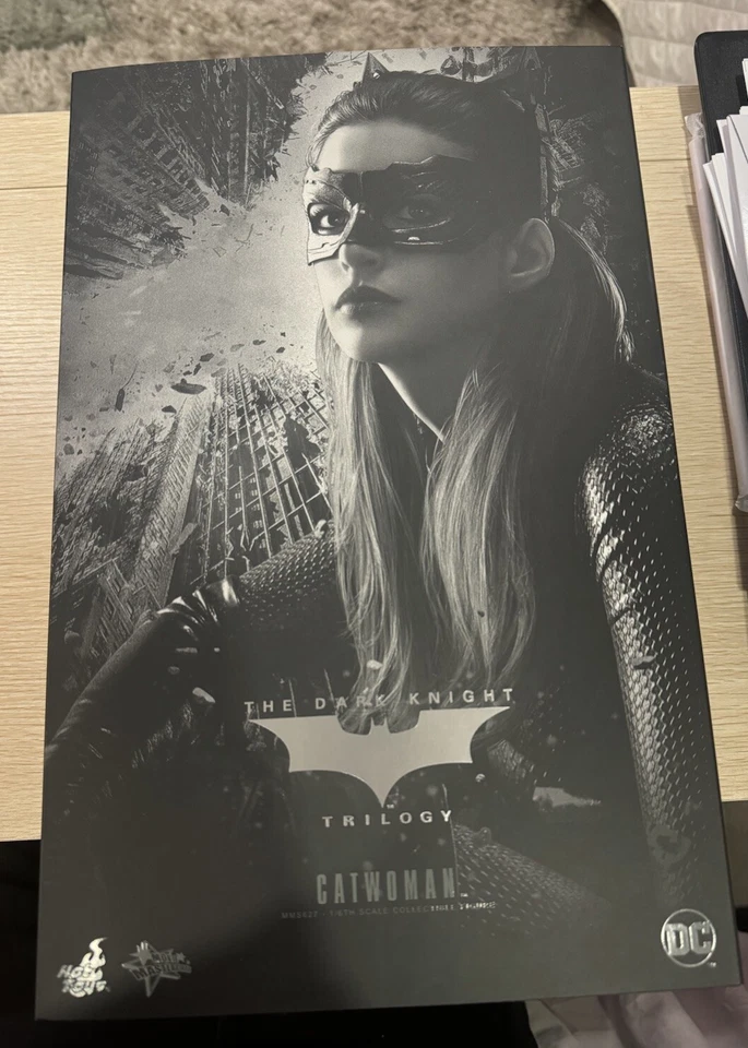Hot Toys SOLO CAJA VACÍA DC Batman The Dark Knight Rises Catwoman 2.0 MMS627 CAJA Foto 1 de 1