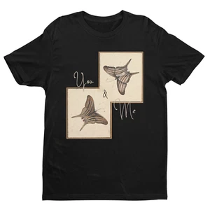 Camiseta You and Me Butterfly, Luna Moth Silhouette Camiseta Unisex Estilo Minimalista - Imagen 1 de 6