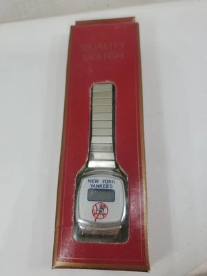 Vintage New in Package NEW YORK YANKEES MLB Digital quartz WOMEN Watch - Image 1 of 4