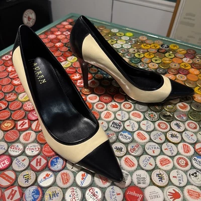 BOMBA DE TACÓN ALTO DE CUERO NEGRO BLANCO ROTO PERGAMINO LAUREN RALPH LAUREN VITA TALLA 9B  Foto 1 de 4