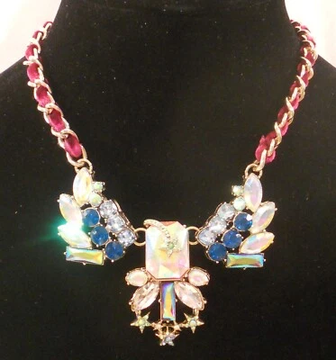 COLLAR BETSEY JOHNSON Celestial Multi-Piedra Estrella Fugaz Tejido Borgoña Foto 1 de 3