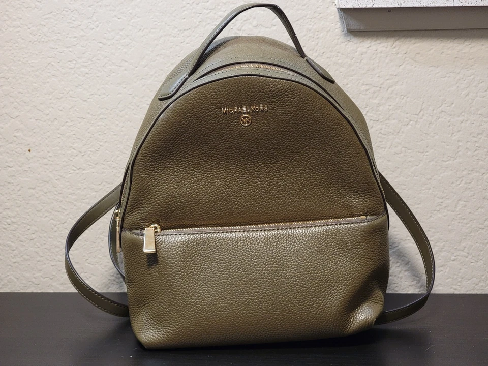 Mochila Michael Kors Valerie Verde Oliva Mediana Cuero Guijarro Foto 1 de 4