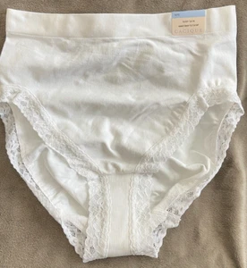 Cacique ~ Nylon Lycra Seamless High Leg White Panty sz 14/16 Discontinued Style - Picture 1 of 5