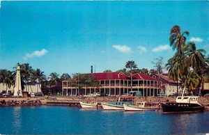 Tarjeta postal Crocker 25-244 Lahaina Maui Pioneer Hotel autos barcos años 50 - Imagen 1 de 2