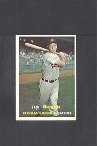 1957 Topps #136 Jim Hegan-4--BV $20--indios--sin pliegues--ex/como nuevo/sin precio de reserva/como nuevo++ - Imagen 1 de 2