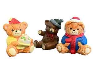 De Colección Enesco Lucy & Me Oso de Peluche Cumpleaños Pastel Sombrero Bufanda Invierno Estatuilla 1984 Lote - Imagen 1 de 19