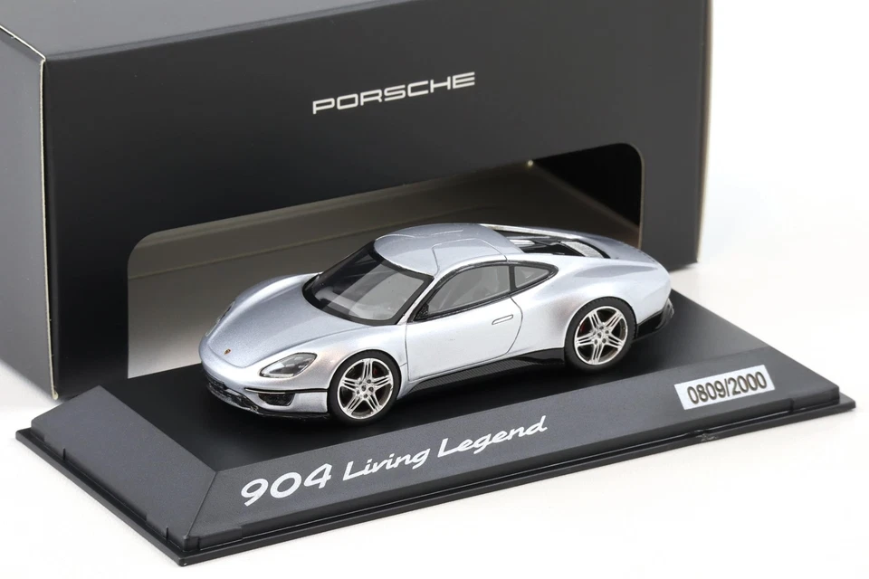 1:43 Spark Porsche 904 Living Legend Argento WAP DEALER - Immagine 1 di 3
