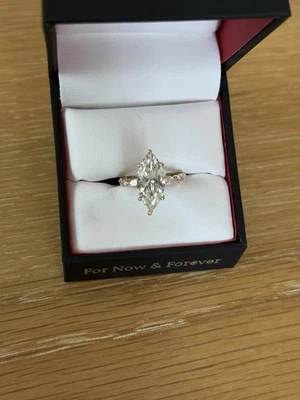 Anillo de compromiso de diamantes marquesa de 3,8 k Foto 1 de 4