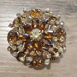 Vintage große gewölbte Cola Strass & Kristall Blume Brosche - Bild 1 von 6