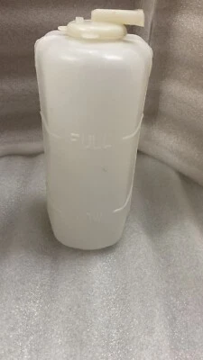 Suitable For Suzuki Samurai 85-95 Radiator Water Tank Coolant Overflow Bottle Foto 1 de 4