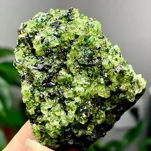 79G Natural Olivine Rock Specimen Deposits On Lava Stone Peridot Black - Photo 1/23