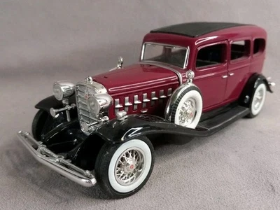 Signature Models 1932 CADILLAC Four Door Hard Top 1:32 Scale Burgandy - Image 1 of 4