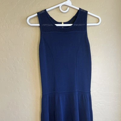 Vestido Suéter Feminino Cynthia Rowley Fit & Flare S Azul Marinho Ilhós Pointelle Zíper Traseiro - Imagem 1 de 4