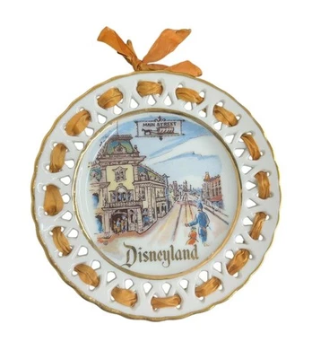 Plato de recuerdo Disneyland Eleanore Welborn RARO 1955 con cordones "Main Street" Foto 1 de 4