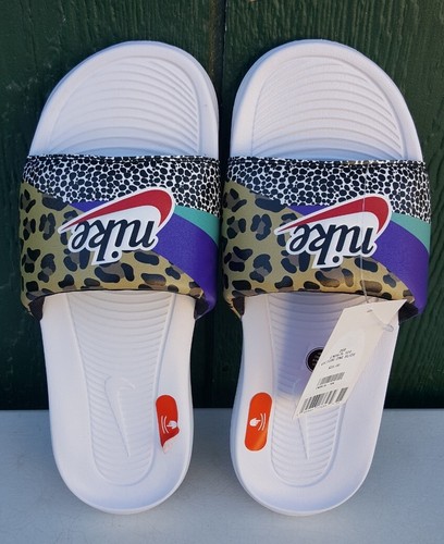 Sandali Nike donna ghepardo stampa su bianco con blocco colore Victori One slide taglia 9