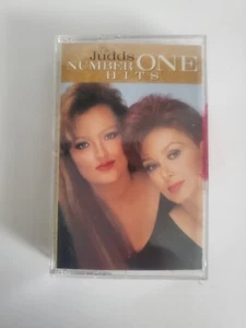 THE JUDDS NUMBER ONE HITS Cassette Tape Compilation Rock Folk Country  - Imagen 1 de 3