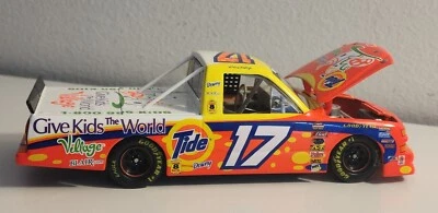 Camión de carreras Chevy Tide Darrell Waltrip #17 escala 1:24 NASCAR 2003 edición limitada Foto 1 de 4