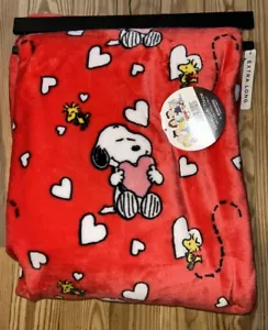 Peanuts Snoopy Woodstock Valentines Hearts 60x70 Red Throw Blanket Berkshire NWT - Picture 1 of 4