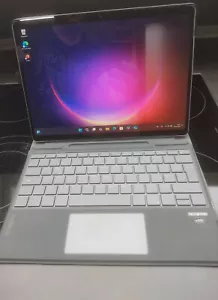 Microsoft Surface Pro 11th Edition mit Zubehör 256 GB Festplatte + 16 GB RAM - Bild 1 von 5