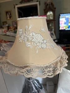 SHOW STOPPERS SMALL VICTORIAN DECORATIVE LAMP WITH FANCY DETAILED SHADE NEW - Picture 1 of 11