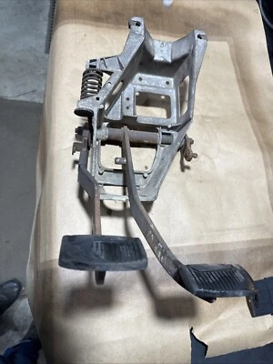 Conjunto de pedal de embrague manual Ford F150 84-86 embrague hidráulico y freno F250 F350 Foto 1 de 4