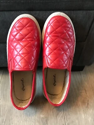 Zapatos sin cordones planos acolchados rojos Qupid para mujer EE. UU. 6,5 Foto 1 de 4