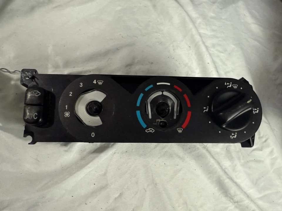 Panel de interruptor de control climático calentador de aire acondicionado manual Mercedes ML320 ML55 1998-2003 FABRICANTE DE EQUIPOS ORIGINALES Foto 1 de 4