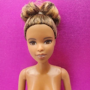 Barbie Nikki Puppe. Ballettpuppe, Gelenkknöchel #K29HF. Fehler auf Foto abgebildet - Bild 1 von 5