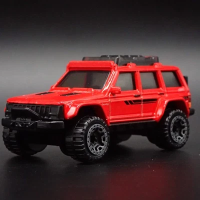 1984-2001 Jeep Cherokee Limitata XJ 4 Porta 1:64 Diorama Scala Modellino Auto - Immagine 1 di 4