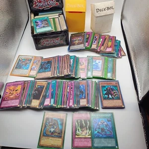 lotto carte yu-gi-oh con scatola in metallo collezionabili Konami card game yugi - Picture 1 of 6