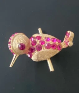VTG Hummingbird Brooch Pin Pink Magenta Rhinestones & Gold Tone Unique Fashion - Picture 1 of 4