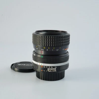 EXCELLENT Nikon Ai-s Zoom-NIKKOR 35-70mm F/3.3-4.5 Zoom Lens - Image 1 of 4