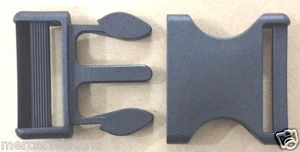 FIBBIA A SCATTO 50 PLASTICA NERA PER BORSE ZAINI MARSUPI CASCHI 1PZ - Foto 1 di 1