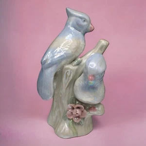 Statuina vintage porcellana iridescente lustro uccellini dell'amore blu pastello rosa - Foto 1 di 7