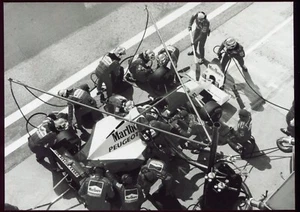 photo originale.Formule 1 Martin BRUNDLE au ravitaillement .1994 Championnat - Picture 1 of 1