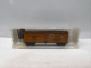MTL Micro-Trains N Scale 47060 PFE Pacific Fruit Express Reefer Op Hatches - NEW