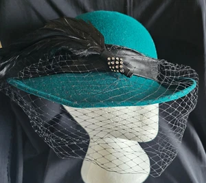 VTG Michael Howard New York Green Wool Felt Hat w/ Feathers Veil Satin Ribbon - Picture 1 of 6