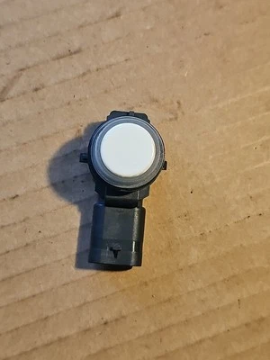 2013 FIAT 500L PARKING PDC SENSOR 735531904 IN WHITE COLOUR  - Image 1 of 4