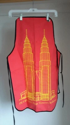  Petronas Twin Towers Malaysia Red Apron Adult One Size Pre-owned - Image 1 of 4