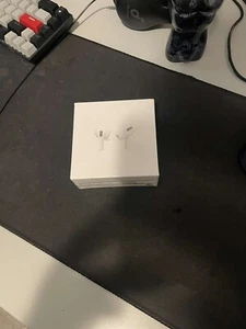 Apple AirPods Pro 2ème génération avec étui de chargement sans fil MagSafe - Blanc - Photo 1 sur 6