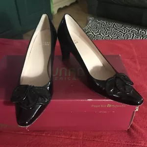 Stuart Weitzman Black Patent Leather Petal Accent 2.5” Block Heel Pumps Spain 8N - Picture 1 of 10