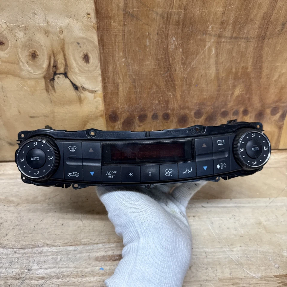 2003-2004 Mercedes-Benz E500 Front Dash Temperature Control Assy. ID 2118300685 - Image 1 of 4