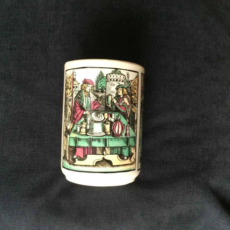 1950KW Dehme Keramik Dose Mid Century Dekor Paris Mittelalterliche Motive Becher - Bild 1 von 4